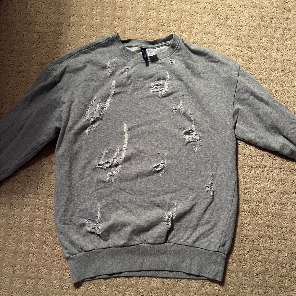 GREY TRENDY RIPPED CREWNECK (M)